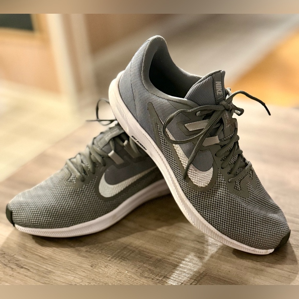 Nike Downshifter 9 | Women’s Size 10.5 | Cool Grey Running Shoes NEW - Picture 4 of 8
